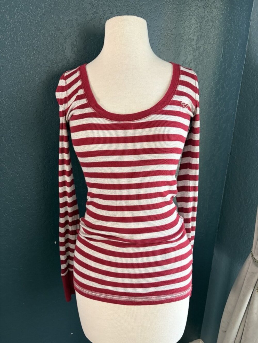 Vintage Y2K Early 2000s Hollister Red Striped Scoop Neck Long Sleeve Bella Swan